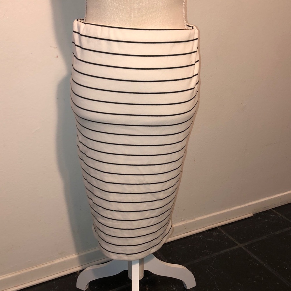 Vince Camuto black and white striped pencil skirt